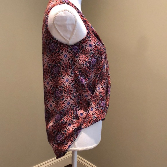 Top - Picture 2 of 2